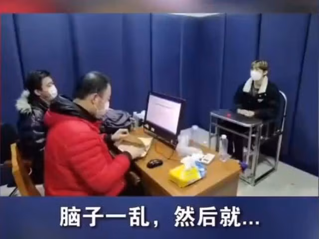 Nam ca si bi bat vi lua ban khau trang giua dich Covid-19-Hinh-2