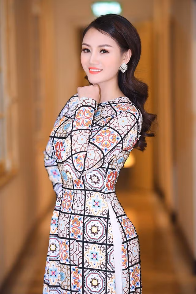 Khi còn mặn nồng, Phùng Cường là người hỗ trợ đắc lực cho Phương Thúy trong các sản phẩm âm nhạc. Anh đảm nhiệm vai trò đạo diễn cho MV "Chuyện tình nàng lọ lem" của Phương Thúy.