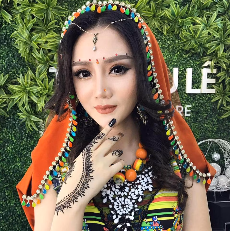 Phương Thúy được biết đến khi giành giải Ba Sao Mai toàn quốc năm 2013 dòng dân gian.