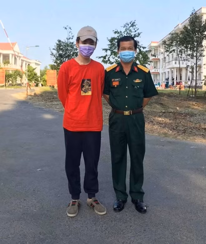 Con trai Chi Bao duoc ve nha sau 14 ngay cach ly tap trung.
