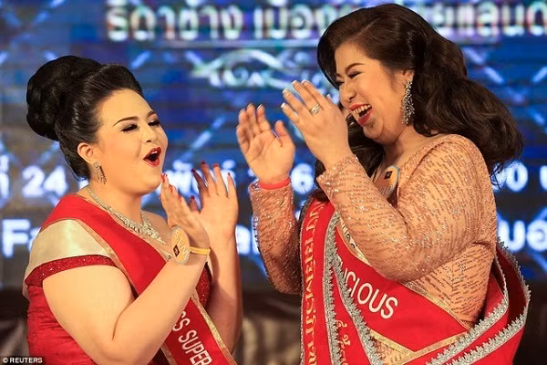 Tiêu chuẩn ngoại hình thon gọn, cân đối của các người đẹp xưa nay đã không còn đúng với các thí sinh của cuộc thi Hoa hậu Voi (Miss Jumbo Queen) được tổ chức thường niên tại Thái Lan. Các thí sinh tham dự cuộc thi này phải có cân nặng từ 80kg trở lên.