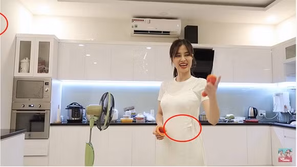 Dong Nhi de lo bung bau thay ro khi khoe clip lam banh-Hinh-2