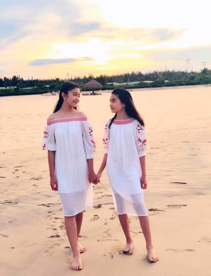 Con gái lớn của MC Quyền Linh tên thật là Mai Thảo Linh. Lọ Lem năm nay 15 tuổi, cao 1m7.