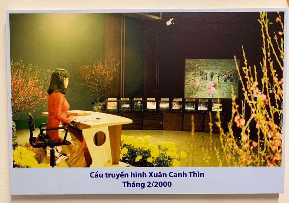 "Tôi xem ảnh của mình và xúc động vì nhớ lại một giai đoạn lao động, học và làm hăng say, trong sáng và yêu thương trong ngôi nhà VTV lúc đó" - BTV Thu Uyên nói với VietNamNet.