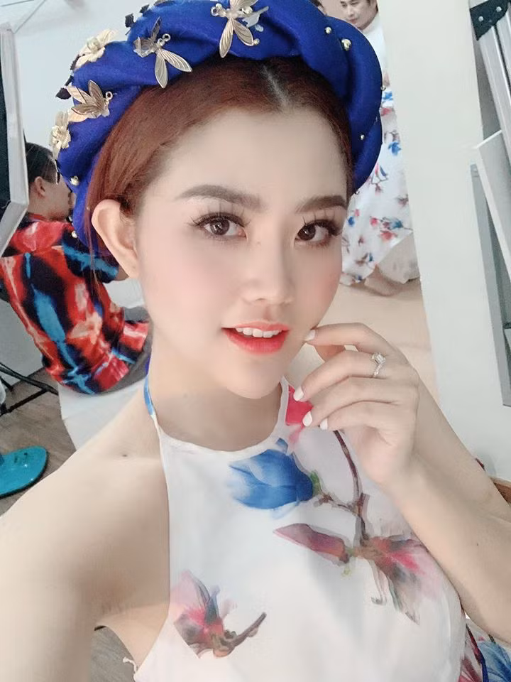 Giữa ồn ào Nam Em lên tiếng, cô và Quốc Bảo đã chấm dứt từ lâu. Hoa khôi Nam Em còn dọa kiện nếu Bảo Trân có hành động vu khống.