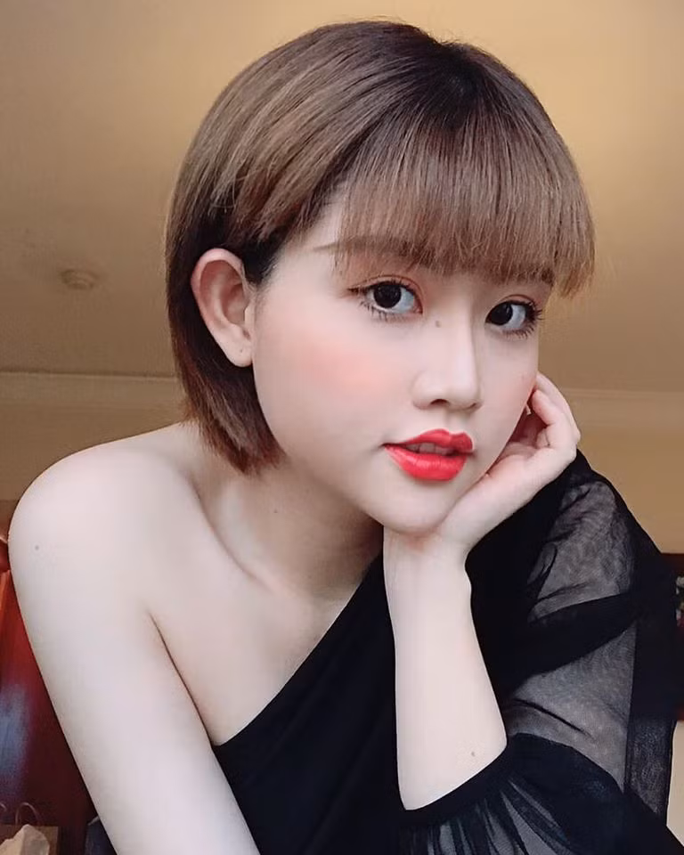 Hiện cặp đôi đã chia tay. VJ Quốc Bảo vẫn hoàn thành trách nhiệm với con gái bằng việc chu cấp tiền nuôi dưỡng bé đều đặn hàng tháng.