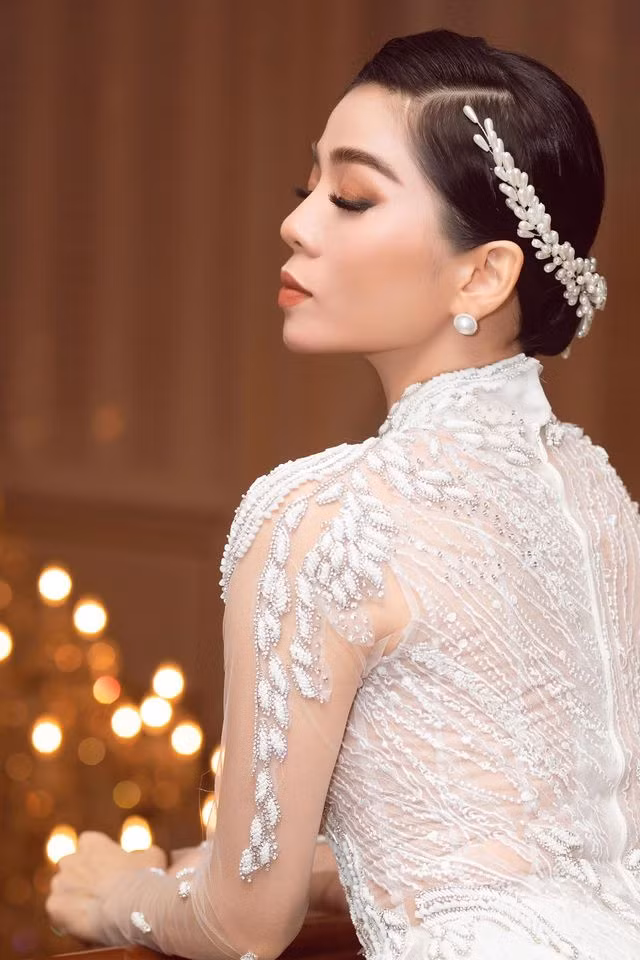 Bình thản giữa ồn ào đời tư, ca sĩ Lệ Quyên chia sẻ niềm hạnh phúc sắp được đi hát trở lại. Nữ ca sĩ bày tỏ sự lạc quan khi tình hình COVID-19 ngày càng được kiểm soát tốt.