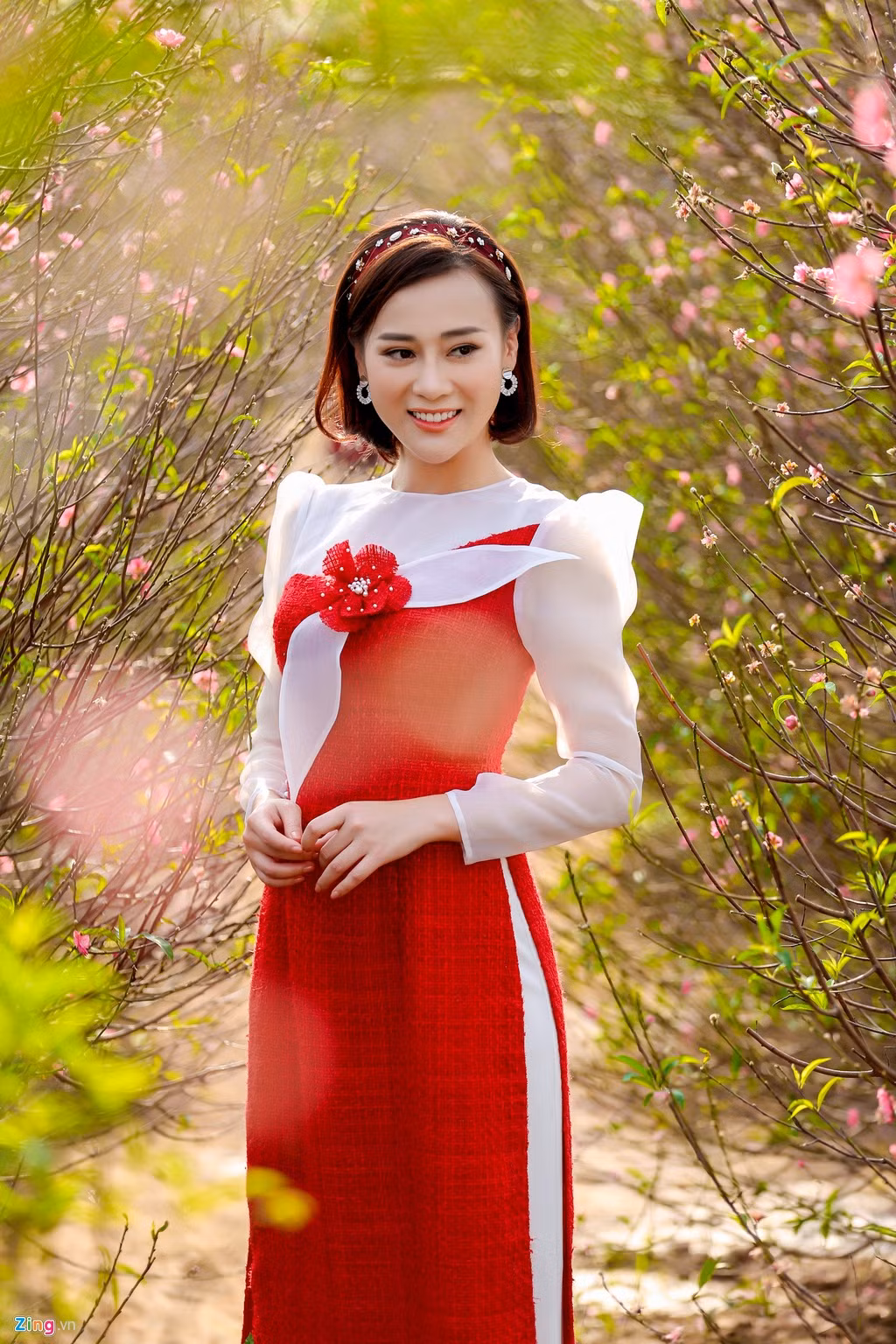 Diễn viên Phương Oanh tâm sự cô hài lòng với nhan sắc hiện tại và không có ý định "dao kéo" thêm. Cô quan niệm mọi thứ chỉ nên vừa đủ, không quá cầu toàn. "Điều tôi cần duy trì bây giờ là thần thái, tinh thần tốt, chứ không phải tiếp tục chỉnh sửa" - nữ diễn viên nói.