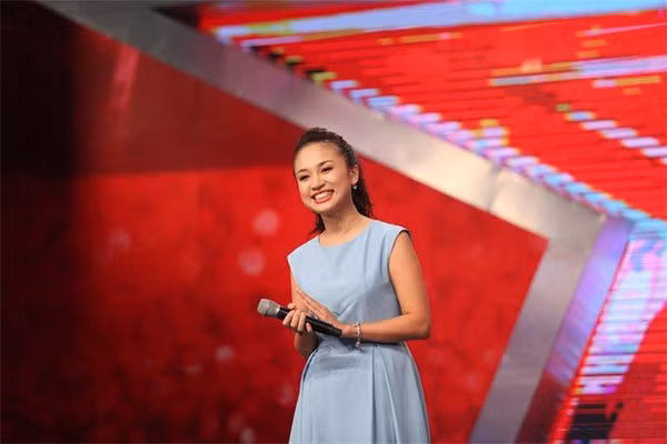 Thanh Vân Hugo hiện tại nổi tiếng với vai trò dẫn chương trình. Sau một lần đò, cô gái tuổi Sửu hiện đang có mối quan hệ với bạn trai mới.
