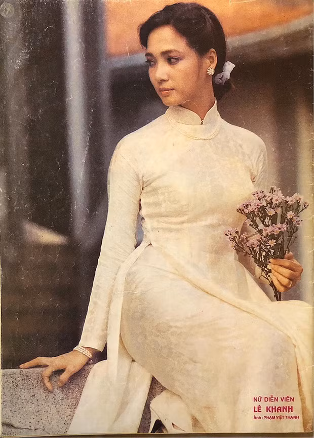 NSND Lê Khanh không chỉ nổi tiếng bởi tài năng mà còn vang danh làng giải trí Hà Thành bởi nhan sắc đậm chất người con gái Á Đông.