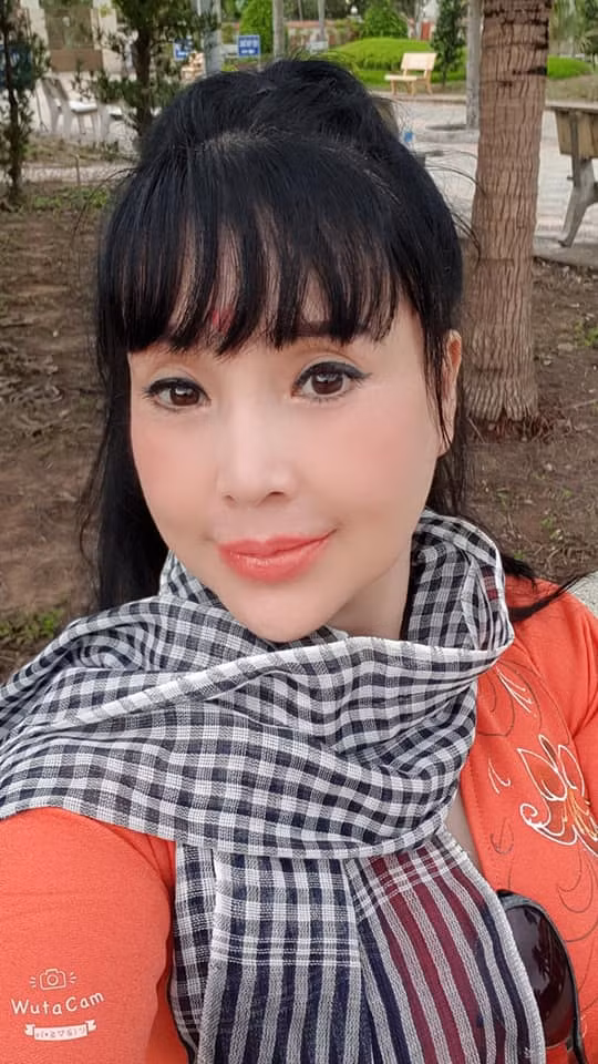 Nhiều người cho rằng nữ diễn viên đã phẫu thuật thẩm mỹ quá đà. Nhưng phía Lan Hương cho biết mình chỉ can thiệp đôi chút chứ không hề "sửa nát mặt" như những tin đồn thất thiệt đang lan truyền.