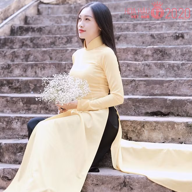 Thí sinh Bùi Quỳnh Anh (sinh năm 2000) có chiều cao 1,65 m. Cô gái quê Quảng Ninh được khen đẹp dịu dàng.