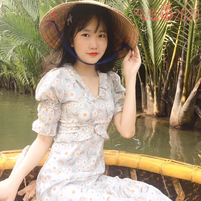 Ngoài Chayxamlet Vatsana, nhiều thí sinh Hoa hậu Việt Nam khác cũng có chiều cao dưới 1,7 m. Trong ảnh là Phạm Thị Uyên, sinh năm 2001, đến từ Tuyên Quang. Trên fanpge cuộc thi, khán giả nhận xét nhan sắc của cô phù hợp hơn với cuộc thi hoa khôi.