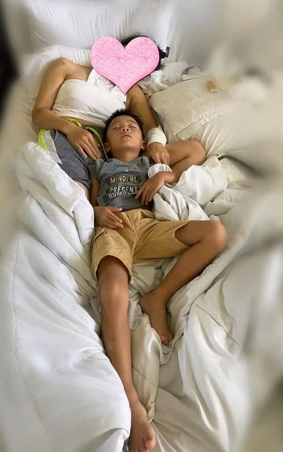 Hong Ngoc chia se anh dau tien sau mot tuan bi bong