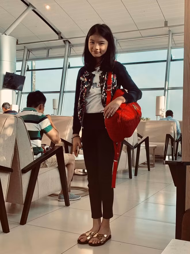 Sống với mẹ từ nhỏ, Bảo Tiên vẫn gần gũi và thân thiết với cha.