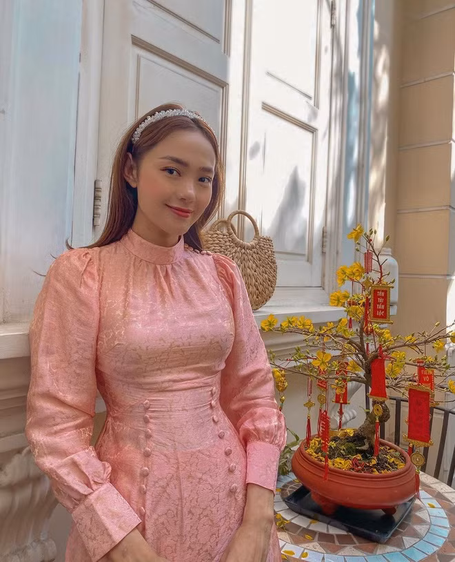 So với hình ảnh bị chê gầy guộc cách đây không lâu, Minh Hằng cho thấy cô đã lấy lại vóc dáng cân đối.