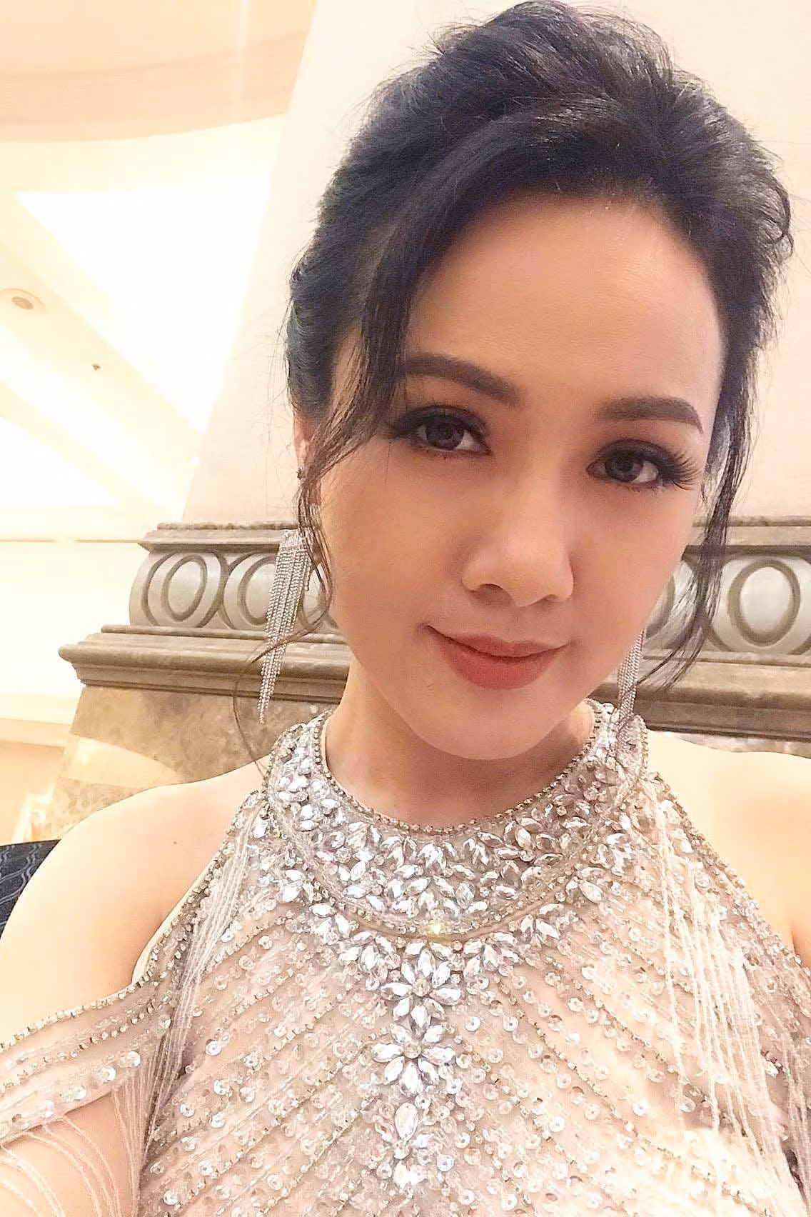 BTV Hoài Anh khoe nhan sắc quyến rũ, sang trọng khác hẳn khi dẫn trên truyền hình.
