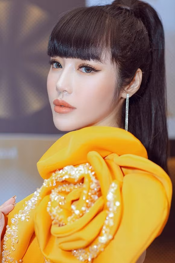 Elly Tran lan dau trai long giua nghi van chong Tay ngoai tinh