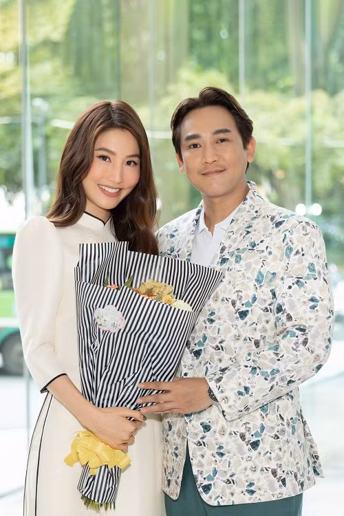 Hứa Vĩ Văn chúc mừng Diễm My 9X.