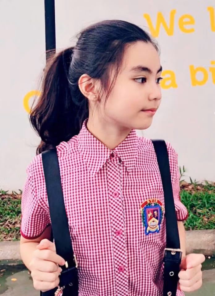 Bé Hạt Dẻ là em út, tên thật là Mai Thảo Ngọc. Tuy mới 11 tuổi nhưng cô bé cũng có chiều cao vượt trội, không thua kém người chị của mình.