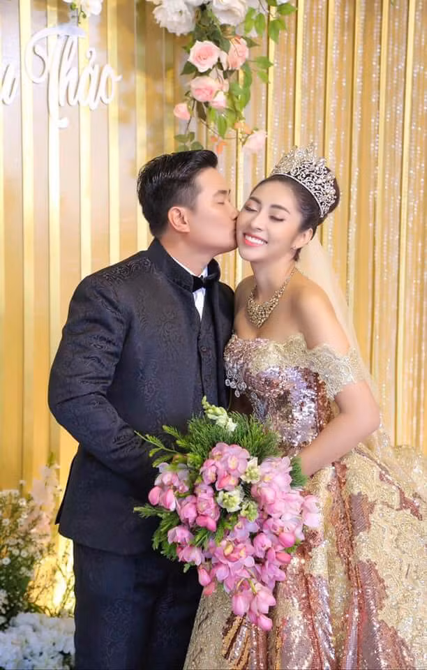 Hoa hau Dang Thu Thao tiet lo gioi tinh song thai, cong khai luon ten be-Hinh-3