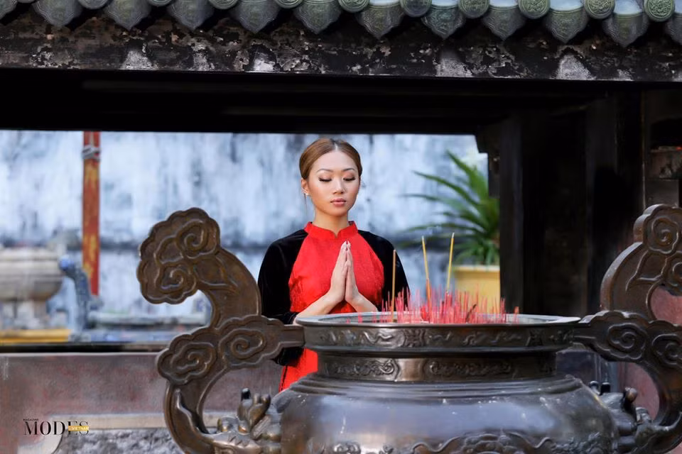 Jacqueline Đặng - Hoa hậu Việt Nam Toàn cầu 2017 - qua đời lúc 1h chiều (giờ địa phương) ngày 8/4 tại Arizona ở tuổi 23 sau cơn đột quỵ. Được biết, Jacqueline Đặng có tiền sử bệnh tim mạch nhẹ, trước đó, khi hay tin cô bị ngất xỉu trên giảng đường sau giờ học buổi chiều, gia đình đã tức tốc tìm cách liên lạc và đến nơi Jacqueline đang sống.