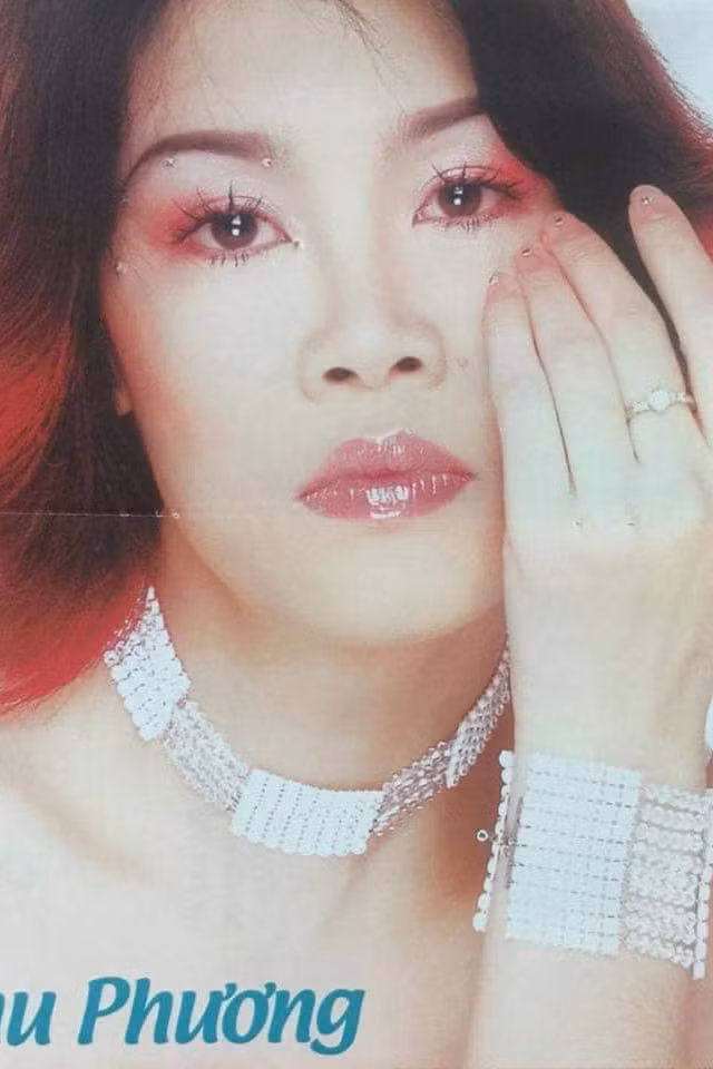 Không chỉ sự nghiệp lao đao, tình duyên của Thu Phương cũng ba chìm bảy nổi. Trước khi đến với Dũng Taylor - bạn đời hiện tại, Thu Phương từng kết hôn với Huy MC. Cuộc chia tay của Thu Phương và Huy MC sau gần 14 năm chung sống khiến không ít người phải tiếc nuối cho chuyện tình yêu của cặp đôi đẹp nhất.