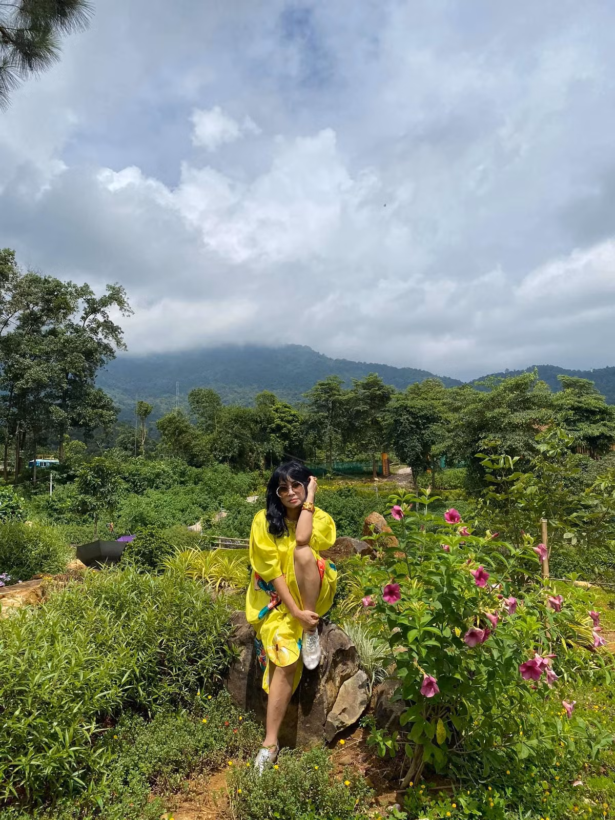 "Trong cuộc sống này có một số người, bạn giúp họ cả trăm lần họ không có được một lời cảm ơn. Nhưng chỉ một lần không giúp, họ quay ra hận bạn. Bao nhiêu cố gắng nỗ lực bỏ ra vì người khác, thứ bạn nhận lại được không phải là sự chân thành mà chỉ là nỗi cay đắng" - những triết lý được Thanh Lam trích đăng trên trang cá nhân mới đây.