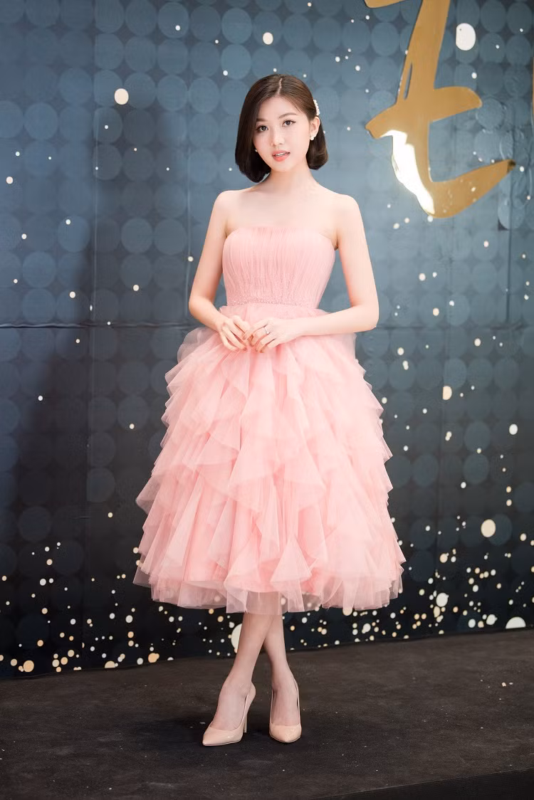 Thời gian qua, Lương Thanh gây sốt khi xuất hiện trong phim "Hoa hồng trên ngực trái" với vai diễn người thứ ba.