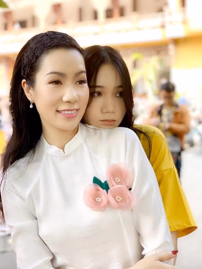 Để có được vẻ ngoài nổi bật, Khánh Ngân từng phải nỗ lực giảm cân qua các bài tập thể dục và ăn uống khoa học.