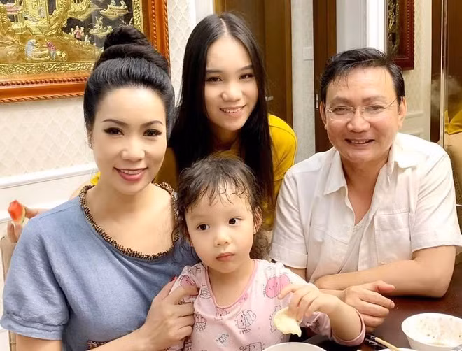 Thỉnh thoảng, ái nữ nhà Trịnh Kim Chi chỉ đăng tải vài khoảnh khắc bên gia đình, bạn bè.