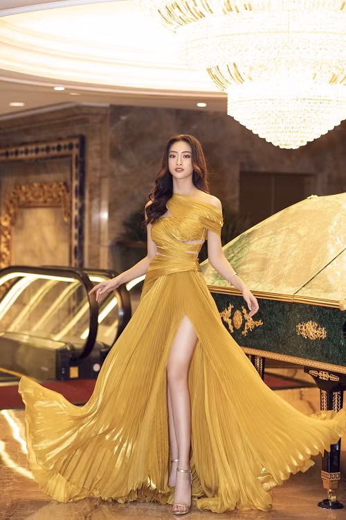Sau 1 năm đăng quang, Lương Thùy Linh ngày càng trưởng thành, xinh đẹp hơn.