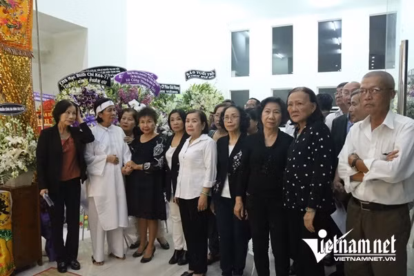 Van te dam nuoc mat cua ban be vinh biet nghe si Chanh Tin-Hinh-3