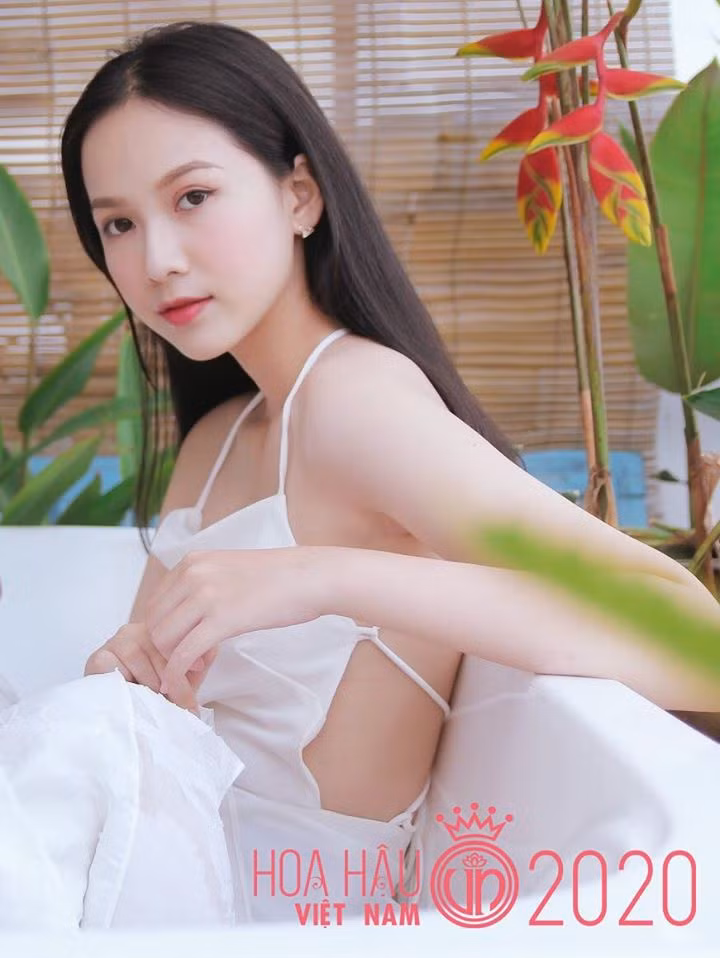 Những thí sinh đăng ký tham gia Hoa hậu Việt Nam 2020 chủ yếu thuộc lứa tuổi 9X đời cuối hoặc 10X. Trong ảnh là Phạm Thị Phương Quỳnh, đến từ Đồng Nai. Trên fanpage cuộc thi, nhiều khán giả nhận xét cô sở hữu nét đẹp ngọt ngào, phù hợp tiêu chí sân chơi Hoa hậu Quốc tế (Miss International).