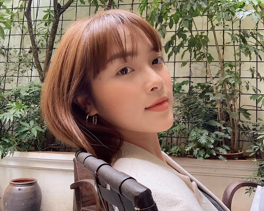 Kinh nghiệm làm mẫu, tạo dáng trước ống kính được cho là một trong những lợi thế của Diệu Linh khi đến với cuộc thi. Song, nhan sắc giống người nổi tiếng có thể lại là bất lợi với cô.