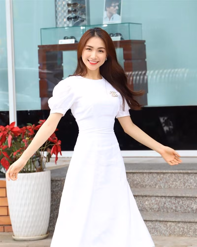Hy vọng Hòa Minzy sớm lấy lại vóc dáng thuở còn son rỗi của mình.