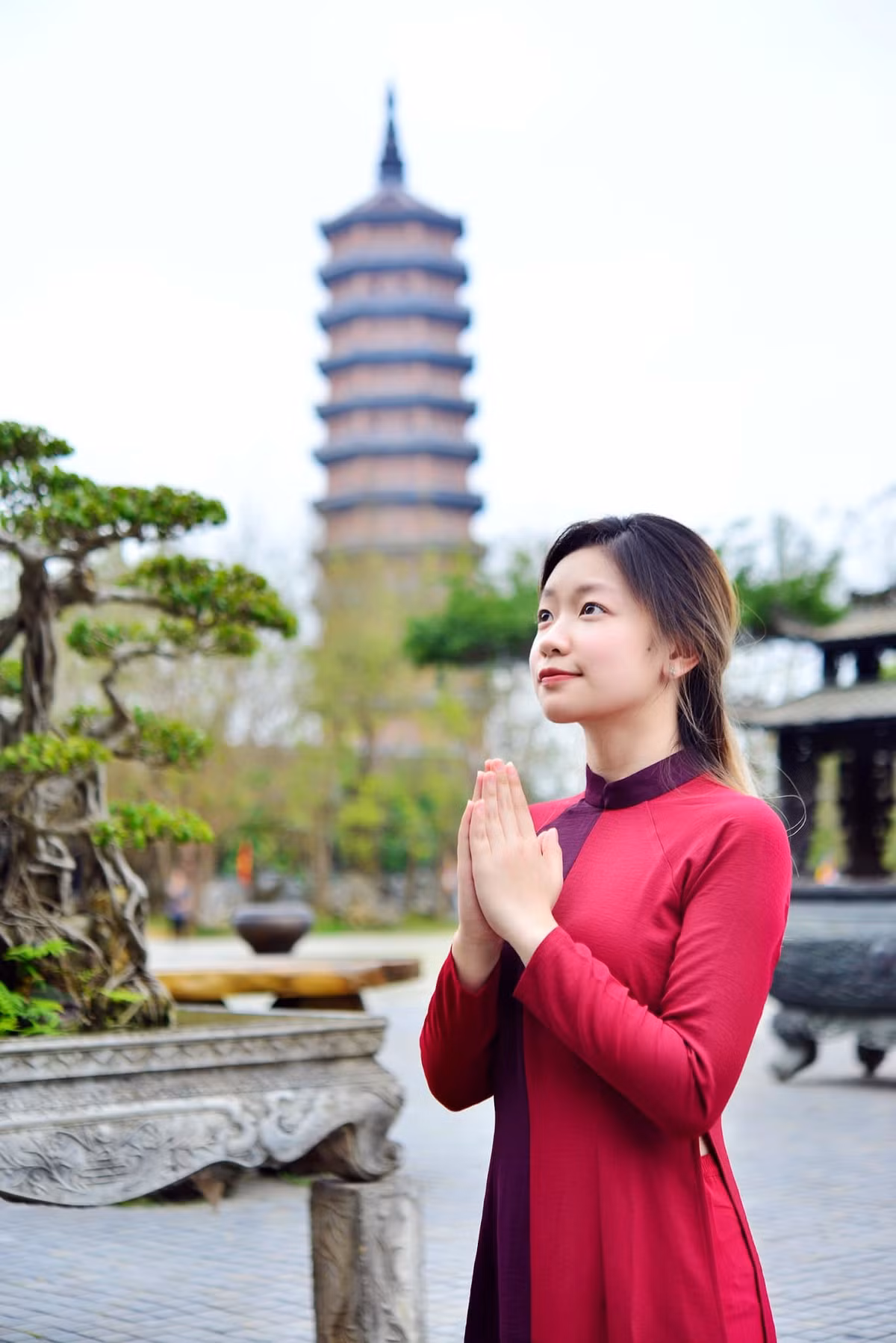 Trên trang cá nhân, Hà Vi thường xuyên đăng ảnh gia đình tình cảm với bố mẹ và em trai.
