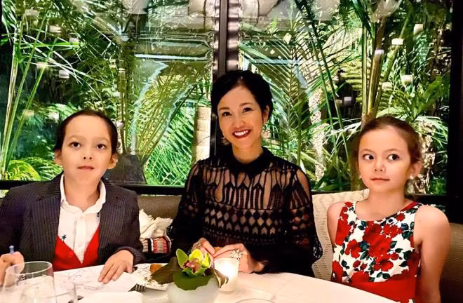 Thời gian ở Mỹ, Hồng Nhung và hai con sống trong biệt thự ở đồi Hollywood. Khu vực này chưa bị ảnh hưởng nhiều bởi dịch COVID-19.