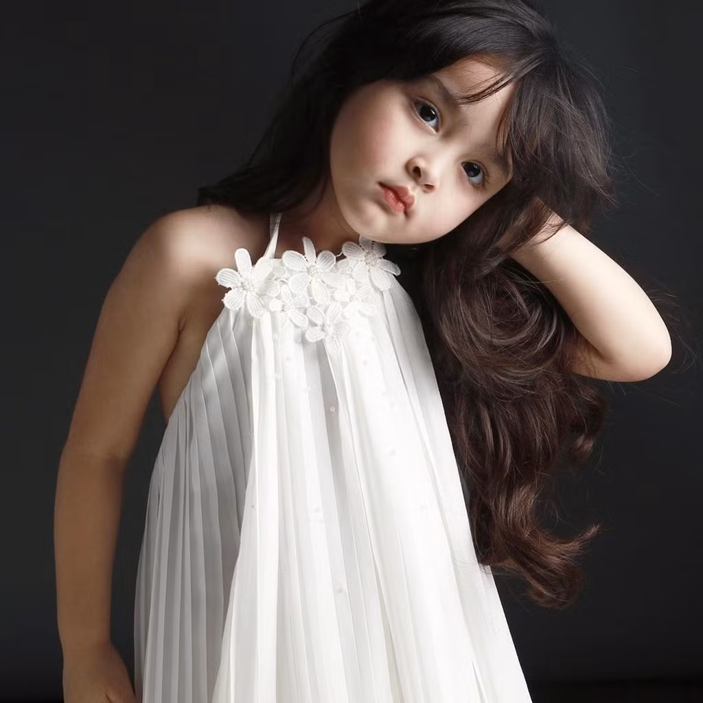 Trên trang cá nhân chính thức của mỹ nhân Marian Rivera, những bức ảnh của "thiên thần nhí" 5 tuổi luôn thu hút sự chú ý từ người hâm mộ lẫn truyền thông, báo chí.