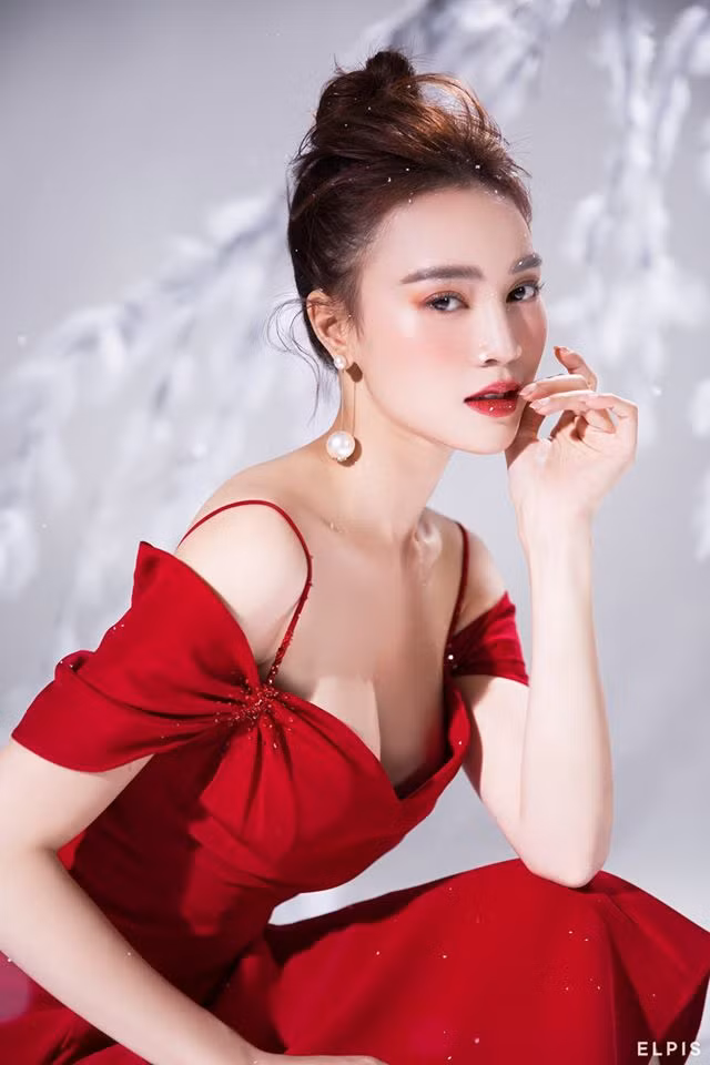 Không chỉ ghi dấu ấn trên màn ảnh, Lan Ngọc còn đổ bộ nhiều gameshow truyền hình: Nhanh như chớp, Quý ông đại chiến, Người bí ẩn...