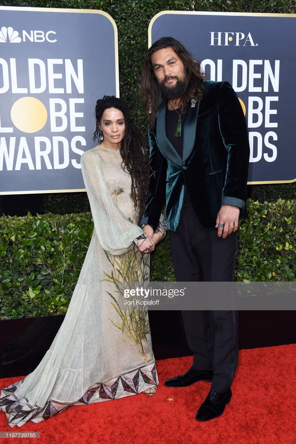 Tài tử Jason Momoa hộ tống vợ Lisa Bonet. Cặp sao được ngưỡng mộ vì tài năng, tình yêu vượt qua giới hạn tuổi tác.