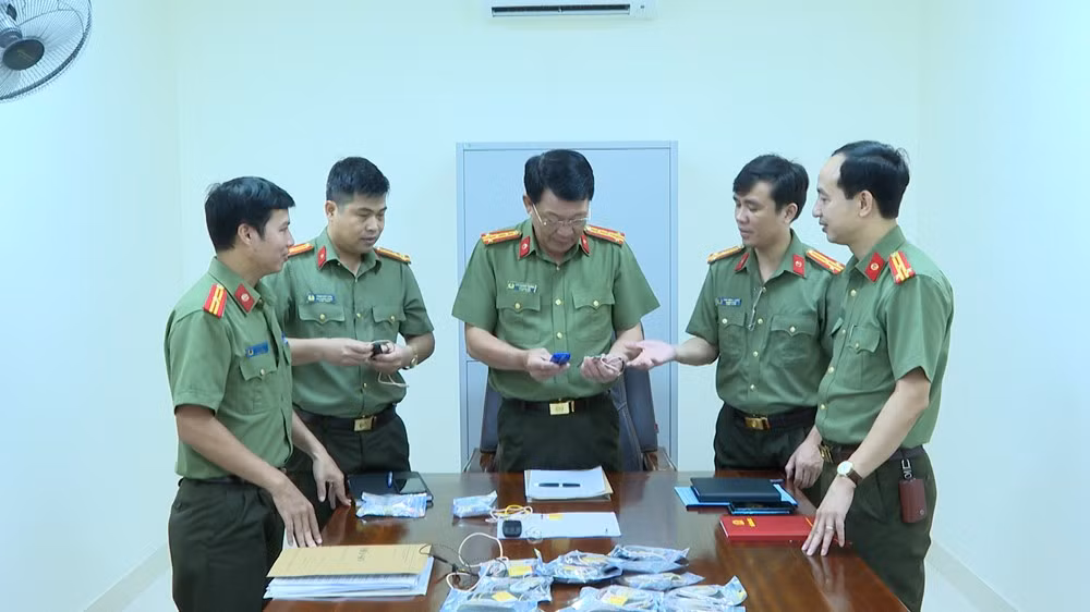Hai Phong: Phat hien dien thoai sieu nho gian lan truoc khi thi THPT