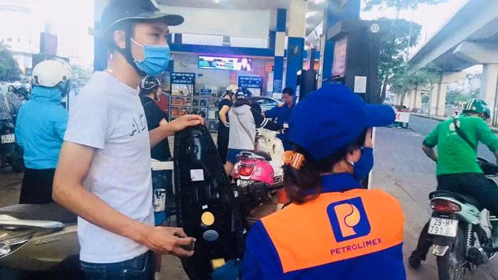 Hôm nay, giá xăng có thể quay đầu giảm Hom nay, gia xang co the quay dau giam