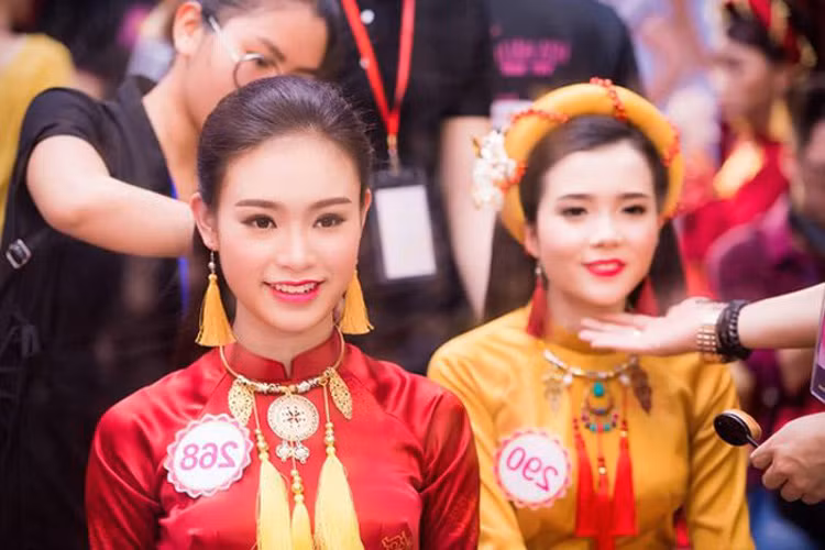 7 thi sinh Hoa hau Viet Nam da xinh con hoc gioi-Hinh-10