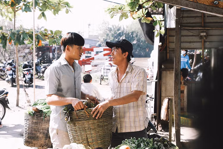 Ho Viet Trung bi dam chay mau mui tren phim truong-Hinh-5