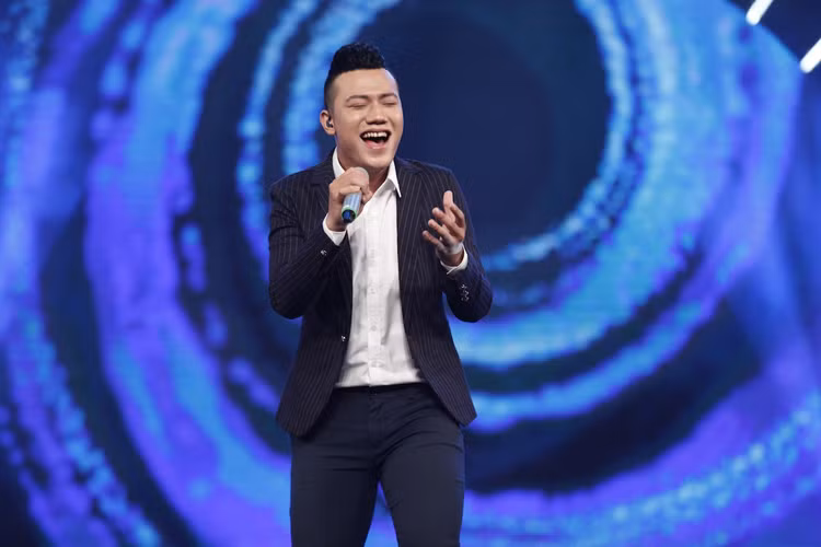 Thí sinh Ba Duy trình diễn đầy cảm xúc ca khúc "Mùa yêu đầu". Giám khảo Thu Minh đánh giá cao thí sinh có năng lượng, biết cách tư duy và xử lý ca khúc. Đó là lý do mà nữ ca sĩ nhận định Bá Duy “có đẳng cấp của một ca sĩ”.