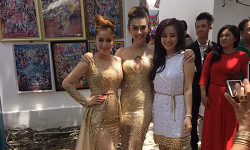 MC Thanh Bach bat ngo cuoi Thuy Nga Paris by night-Hinh-3