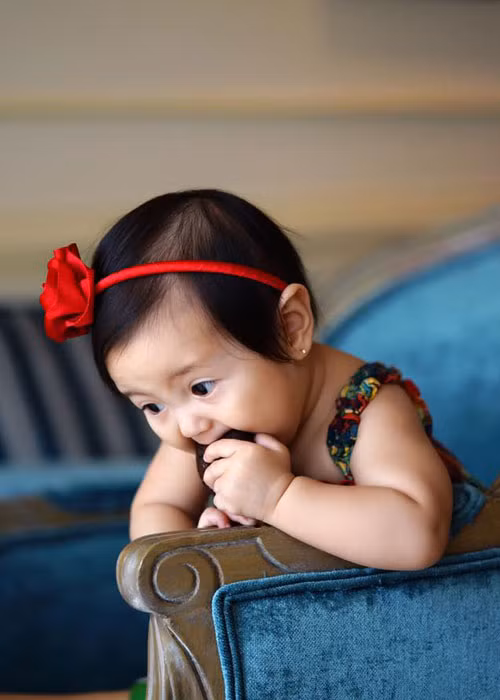 Bé Viann hiện đã được 8 tháng tuổi. Cô nhóc được sinh ra khi Hoa hậu Hà Kiều Anh ở độ tuổi 39. 