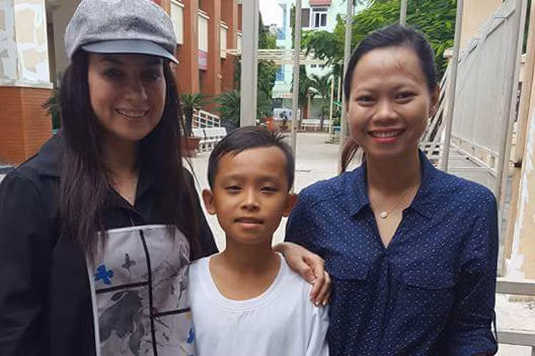 Phi Nhung xin nhap hoc cho Ho Van Cuong o Sai Gon