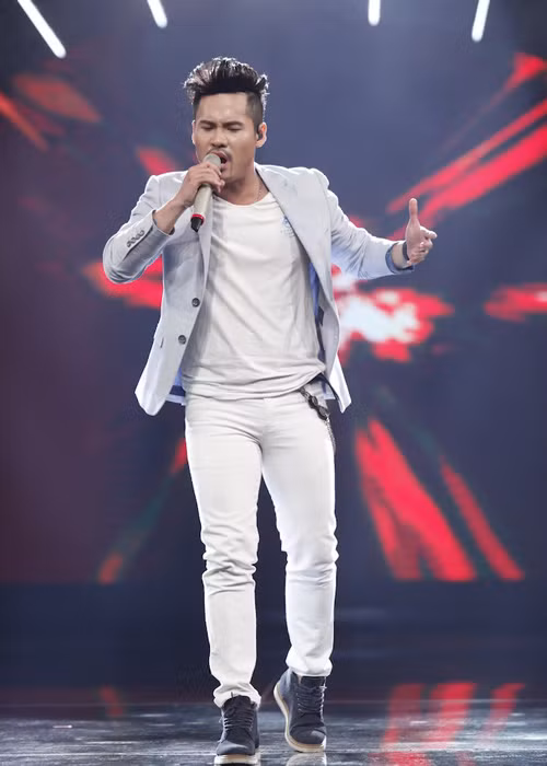 Minh Trị lại bứt phá ngoạn mục ở gala 1 Vietnam Idol 2016. Theo đó, anh được Thu Minh khen hát tiếng Anh tốt, bớt tăng động với ca khúc "Crazy". 